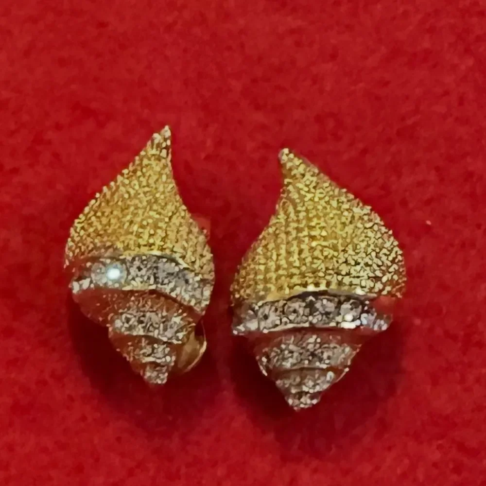 Kenneth J. Lane Vintage Signed Gold Conch Shell w/ Crystals Clip Earrings